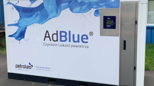 Elementy Elesa+Ganter w kontenerach AdBlue – case study firmy Petroleo