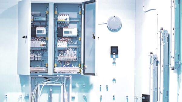 Jak odizolować od drgań skrzynkę elektryczną?