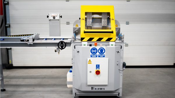 Pomiar długości docinanego profilu z wykorzystaniem elektronicznego wskaźnika położenia z czujnikiem magnetycznym MPI-15 – case study ALUWIL